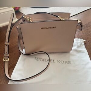 Michael Kors Women's Pale Pink Saffiano Leather Crossbody Bag. NWOT